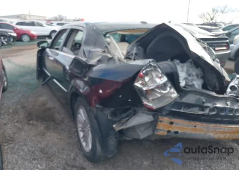 2010 Chrysler 300 Touring/Signature Series/Executive Series from USA, damaged, VIN 2C3CA5CV4AH305372